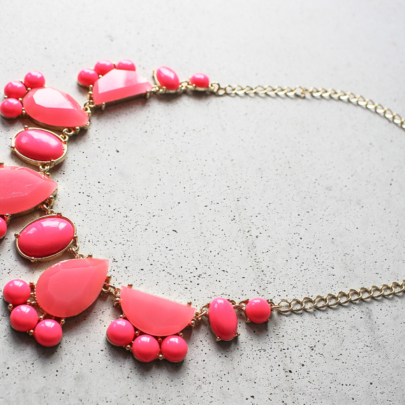 nwot Pink Teardrop statement necklace bubble - Picture 2 of 4